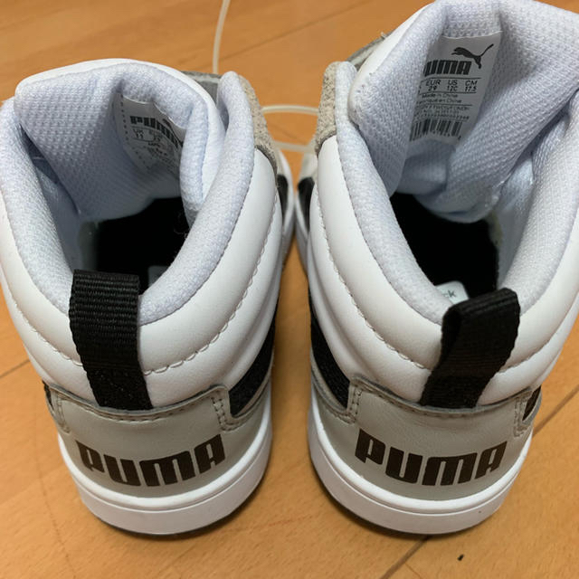 PUMA(プーマ)のkids ハイカットスニーカー プーマ キッズ/ベビー/マタニティのキッズ靴/シューズ(15cm~)(スニーカー)の商品写真