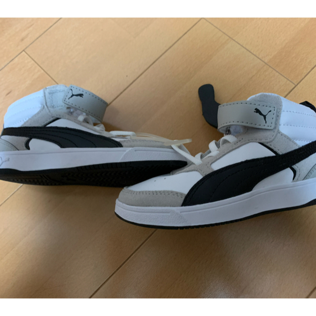 PUMA(プーマ)のkids ハイカットスニーカー プーマ キッズ/ベビー/マタニティのキッズ靴/シューズ(15cm~)(スニーカー)の商品写真