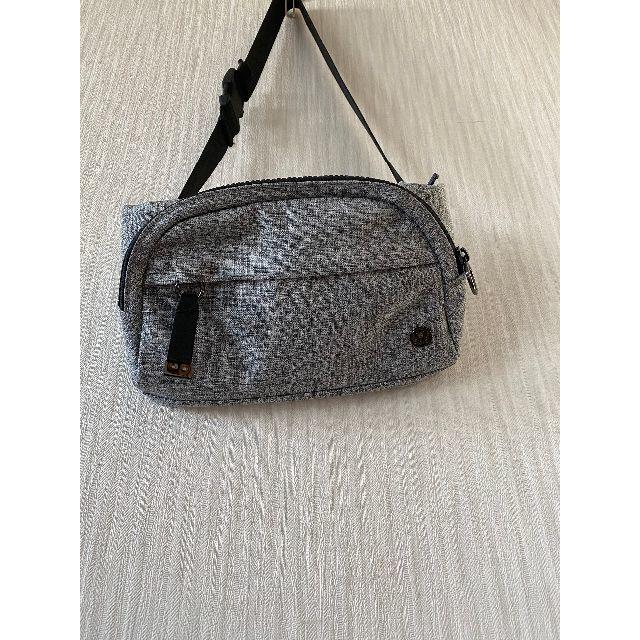 lululemon(ルルレモン)のlululemon ルルレモン On The Beat Belt Bag 4.5 レディースのバッグ(ショルダーバッグ)の商品写真