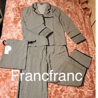 フランフラン(Francfranc)のFrancfranc サテンパジャマ　新品❣️送料込み❣️(パジャマ)