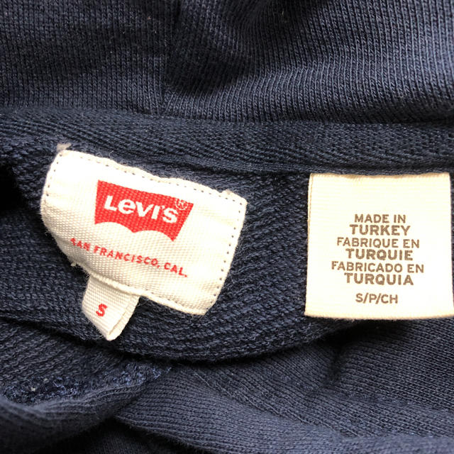 Levi's(リーバイス)のLevis  メンズ　パーカー　Sサイズ メンズのトップス(パーカー)の商品写真