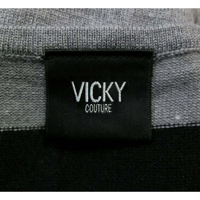 VICKY(ビッキー)のVICKY ビッキー　グレーと黒のボーダーでタンクトップ調のチュニック丈セーター レディースのワンピース(ひざ丈ワンピース)の商品写真