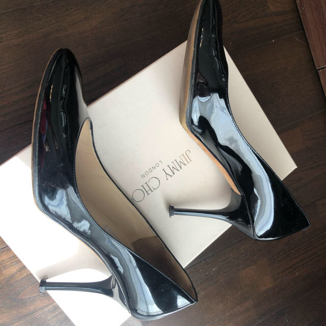 JIMMY CHOO(ジミーチュウ)のJimmy choo ジミーチュウ エナメルパンプス 37 黒 レディースの靴/シューズ(ハイヒール/パンプス)の商品写真