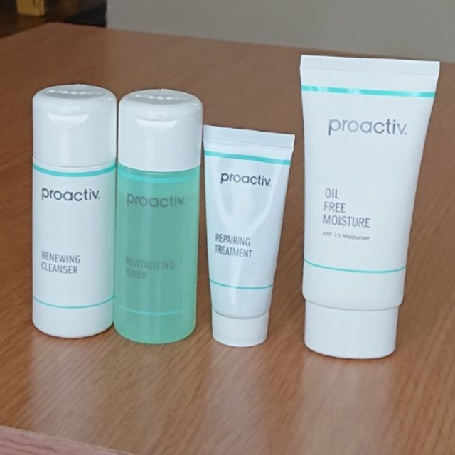 proactiv(プロアクティブ)のproactiv お試し30日間用＋日中用乳液 コスメ/美容のスキンケア/基礎化粧品(乳液/ミルク)の商品写真