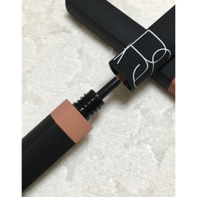 NARS(ナーズ)のNARS リップカバー 5690 EMBRASSE MOI コスメ/美容のベースメイク/化粧品(口紅)の商品写真