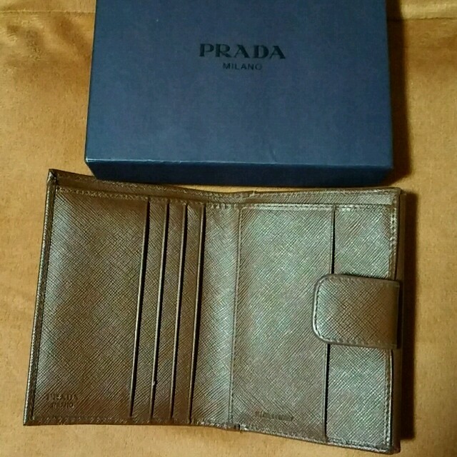 PRADA(プラダ)のプラダ　財布　二つ折り　美品 レディースのファッション小物(財布)の商品写真