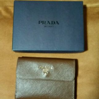 プラダ(PRADA)のプラダ　財布　二つ折り　美品(財布)