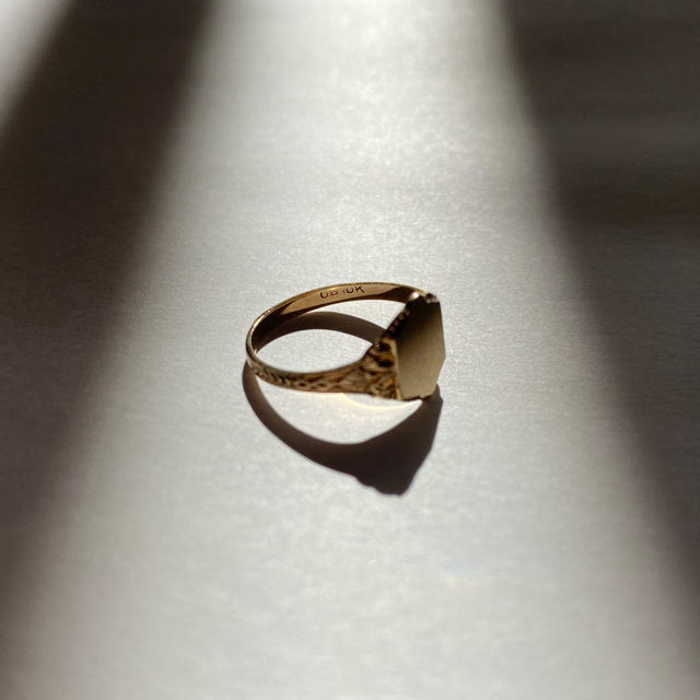 アンティーク 10k YG solid gold シグネットリング レディースのアクセサリー(リング(指輪))の商品写真