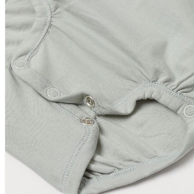 H&M(エイチアンドエム)のH&M オーガニックコットン　ボディスーツ キッズ/ベビー/マタニティのベビー服(~85cm)(肌着/下着)の商品写真