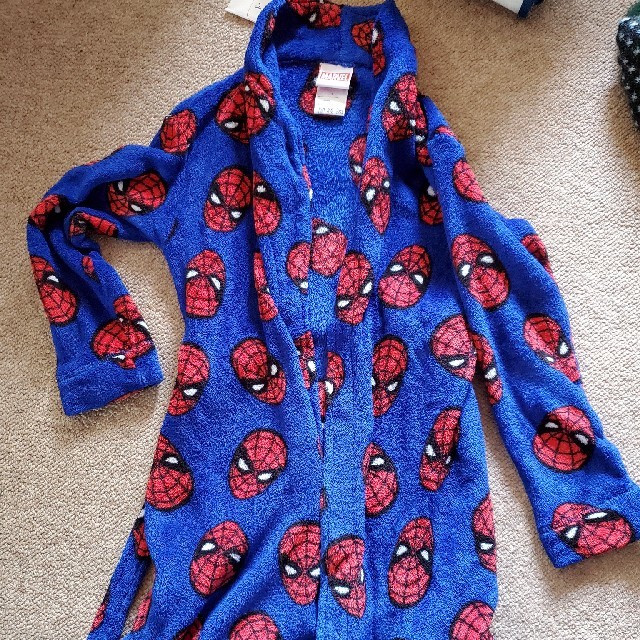 MARVEL(マーベル)のNoe様専用　スパイダーマンMARVELのガウン　 キッズ/ベビー/マタニティのキッズ服男の子用(90cm~)(パジャマ)の商品写真