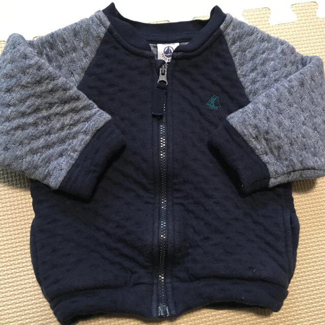 PETIT BATEAU(プチバトー)の最終値下げ☆プチバトー 男の子 74cm ☆ジップアップジャケット☆ キッズ/ベビー/マタニティのベビー服(~85cm)(ジャケット/コート)の商品写真