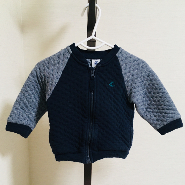 PETIT BATEAU(プチバトー)の最終値下げ☆プチバトー 男の子 74cm ☆ジップアップジャケット☆ キッズ/ベビー/マタニティのベビー服(~85cm)(ジャケット/コート)の商品写真