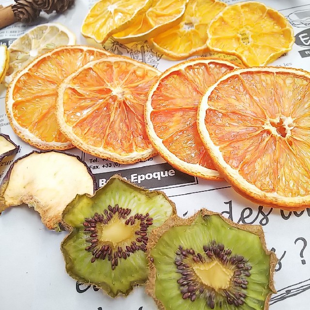 ドライフルーツ木の実シナモンユーカリ花材オレンジみかんレモンキウイアップル ハンドメイドのフラワー/ガーデン(ドライフラワー)の商品写真