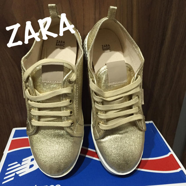 ZARA(ザラ)の再出品ZARA新品スニーカー レディースの靴/シューズ(スニーカー)の商品写真