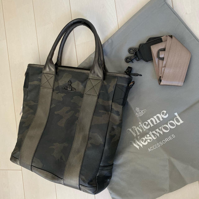 Vivienne Westwood(ヴィヴィアンウエストウッド)のヴィヴィアンウエストウッド ハンドバッグ B46471 ブラウンカモフラージュ柄 メンズのバッグ(トートバッグ)の商品写真