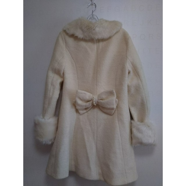 LIZ LISA(リズリサ)のリズリサ★ファー付き白コート レディースのジャケット/アウター(ロングコート)の商品写真