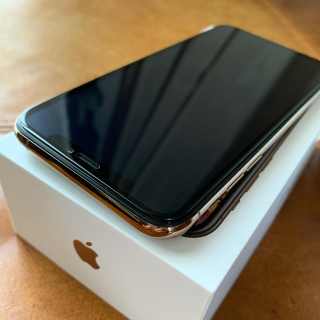 iPhone(アイフォーン)の＊専用 iPhone xs Gold 256GB simフリー スマホ/家電/カメラのスマートフォン/携帯電話(携帯電話本体)の商品写真