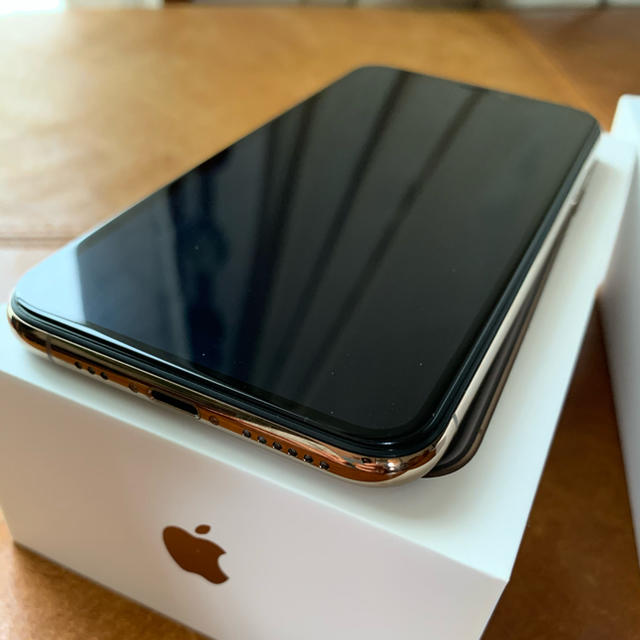 iPhone(アイフォーン)の＊専用 iPhone xs Gold 256GB simフリー スマホ/家電/カメラのスマートフォン/携帯電話(携帯電話本体)の商品写真