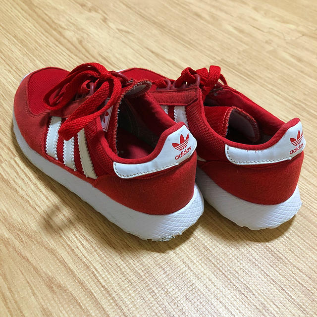 adidas(アディダス)の☆adidas スニーカー18.5cm キッズ/ベビー/マタニティのキッズ靴/シューズ(15cm~)(スニーカー)の商品写真