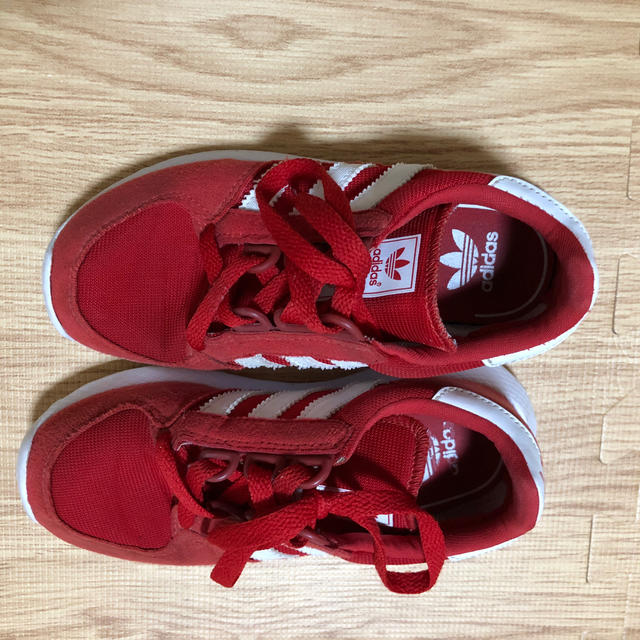 adidas(アディダス)の☆adidas スニーカー18.5cm キッズ/ベビー/マタニティのキッズ靴/シューズ(15cm~)(スニーカー)の商品写真