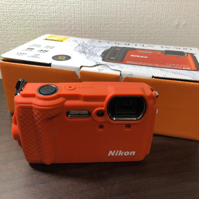 Nikon(ニコン)の【美品！使用2回】Nikon W300 ORANGE と専用ケースセット スマホ/家電/カメラのカメラ(コンパクトデジタルカメラ)の商品写真