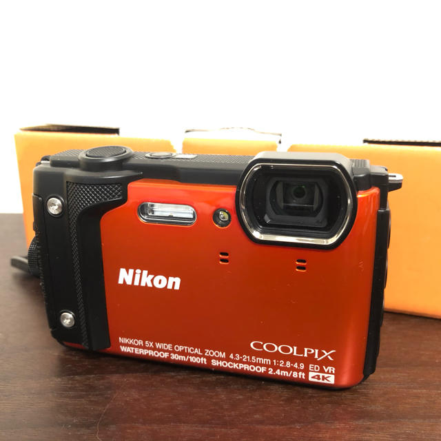 Nikon(ニコン)の【美品！使用2回】Nikon W300 ORANGE と専用ケースセット スマホ/家電/カメラのカメラ(コンパクトデジタルカメラ)の商品写真