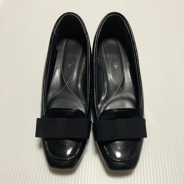 DIANA(ダイアナ)のアルテミスbyダイアナ　エナメル　リボン　23.5センチ レディースの靴/シューズ(バレエシューズ)の商品写真