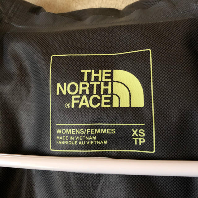 THE NORTH FACE(ザノースフェイス)のノースフェイス ウインドブレーカー カモフラ レディースのジャケット/アウター(ナイロンジャケット)の商品写真