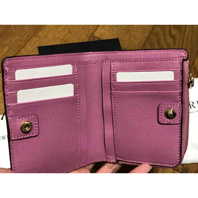 新品未使用　FURLA 二つ折り財布