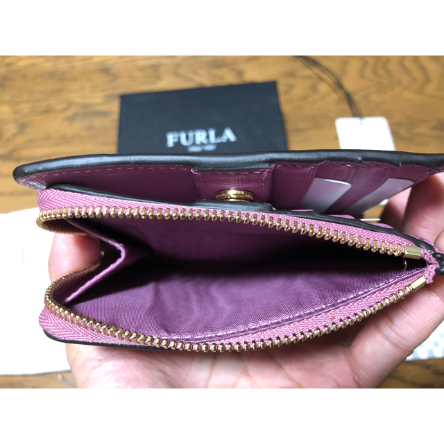 新品未使用　FURLA 二つ折り財布