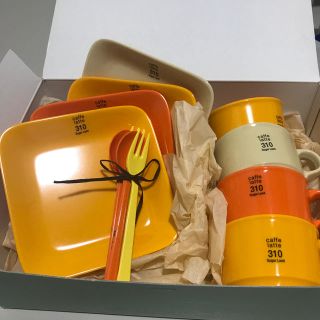 お値下げ☆☆☆    カラフル！プラカップお皿セット(食器)