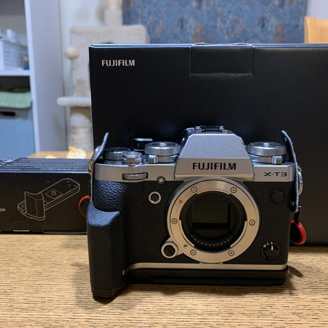 富士フイルム X-T3 純正ハンドグリップ、純正サムレスト付-