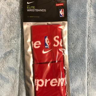 シュプリーム(Supreme)のSupreme Nike NBA Wristbands リストバンド　Red(バングル/リストバンド)