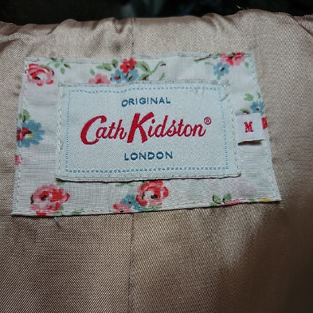 Cath Kidston(キャスキッドソン)の美品 キャス・キッドソン 隠れ可愛い花柄のダッフルコート ベージュ サイズM レディースのジャケット/アウター(ダッフルコート)の商品写真