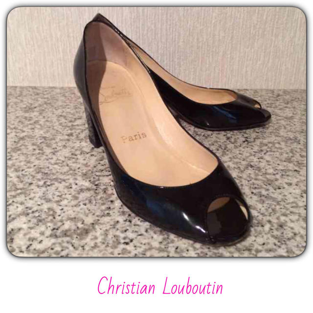 Christian Louboutin(クリスチャンルブタン)の今週末削除します⁂ルブタンパンプス正規品 レディースの靴/シューズ(ハイヒール/パンプス)の商品写真