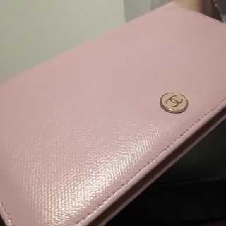 シャネル(CHANEL)のシャネルココボタン♥美品♥ ベビーピンク カーフスキン長財布(財布)