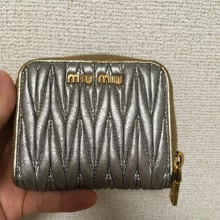 ミュウミュウ(miumiu)のmiumiu折りたたみ、小銭入れ(コインケース)