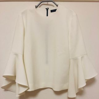 バーニーズニューヨーク(BARNEYS NEW YORK)の18号様用　ヨーコチャン2019 Flared-sleeve Blouse白36(カットソー(長袖/七分))