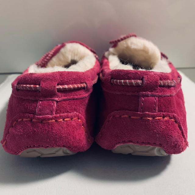 UGG(アグ)のugg ダコタ ピンクパープルスエード モカシン レディースの靴/シューズ(スリッポン/モカシン)の商品写真