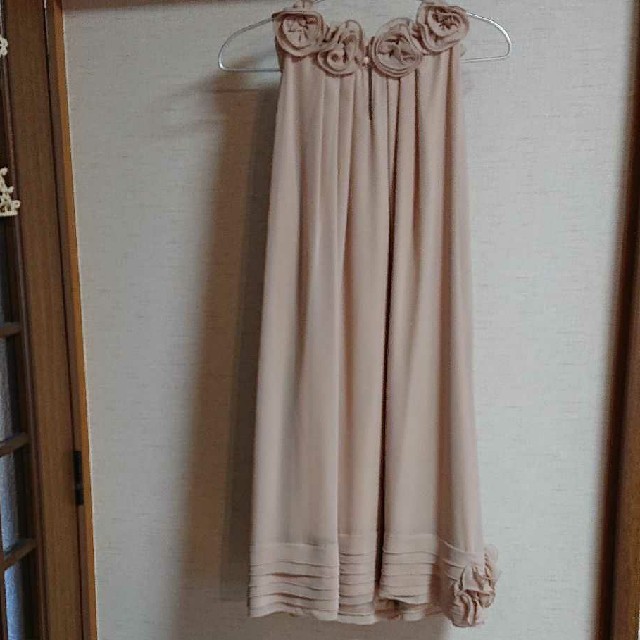 Debut de Fiore(デビュードフィオレ)のベージュピンクのドレス レディースのフォーマル/ドレス(ミディアムドレス)の商品写真