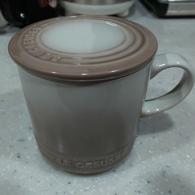 LE CREUSET(ルクルーゼ)の【ゆん様専用】ルクルーゼ マグカップ(蓋付)2個セット キッズ/ベビー/マタニティの授乳/お食事用品(マグカップ)の商品写真