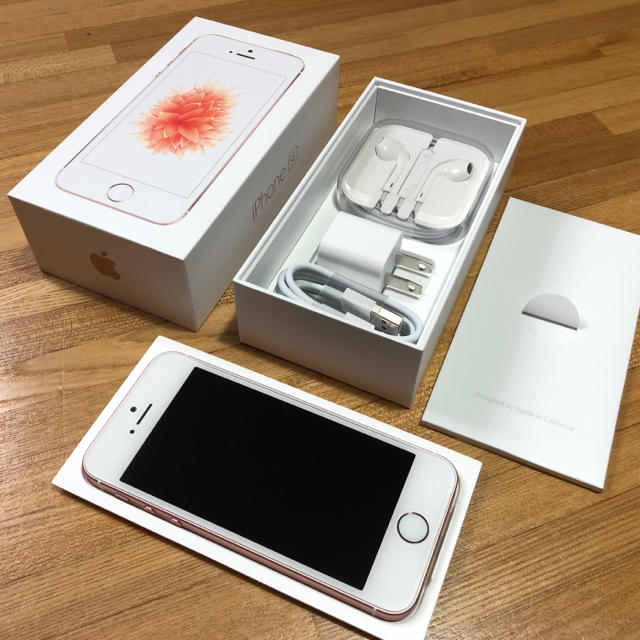 Apple(アップル)の《未使用》iPhone SE simロック解除済 スマホ/家電/カメラのスマートフォン/携帯電話(スマートフォン本体)の商品写真