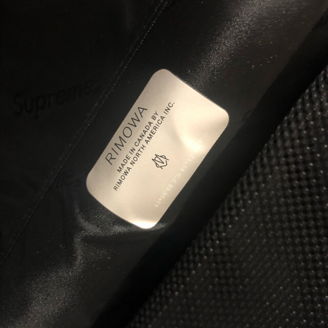Supreme(シュプリーム)のSupreme®/RIMOWA Check-In L 86L メンズのバッグ(トラベルバッグ/スーツケース)の商品写真