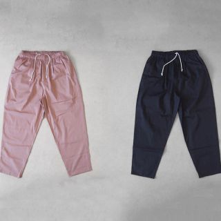 コモリ(COMOLI)の【新品】yuan stretch tuck chino wedstore (チノパン)