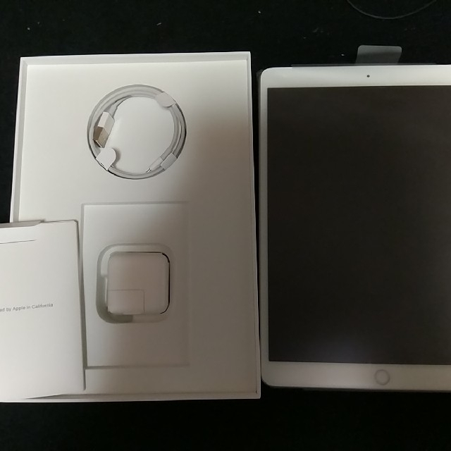 iPad air3  wifi 64GB Silver　手帳型ケース付きスマホ/家電/カメラ