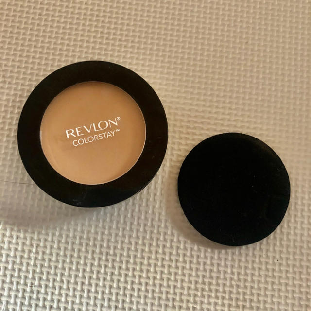 REVLON(レブロン)の激安セール中　レブロン　パウダーファンデーション コスメ/美容のベースメイク/化粧品(ファンデーション)の商品写真