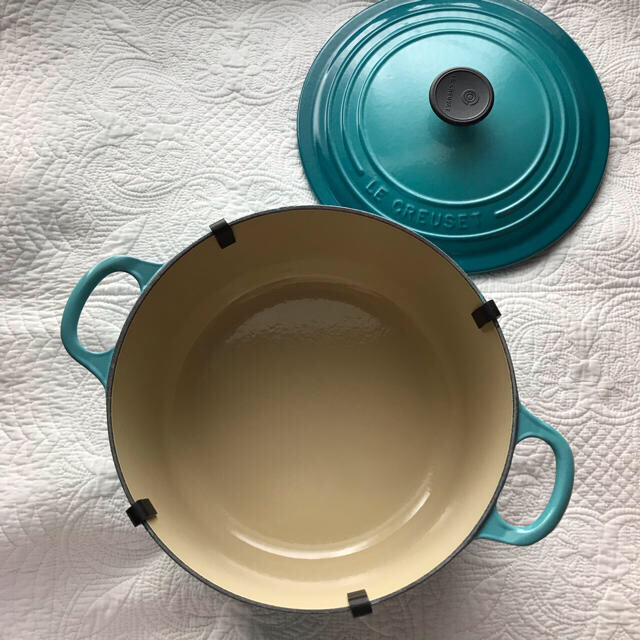 LE CREUSET(ルクルーゼ)の◆Happy様専用◆ルクルーゼ LE CREUSET ココットロンド 22cm インテリア/住まい/日用品のキッチン/食器(鍋/フライパン)の商品写真