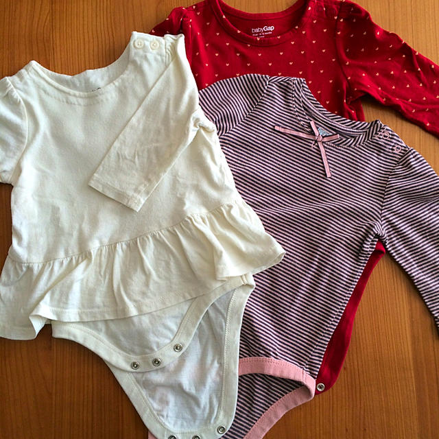 babyGAP(ベビーギャップ)の長そでボディ70センチ 3枚セット キッズ/ベビー/マタニティのベビー服(~85cm)(ロンパース)の商品写真