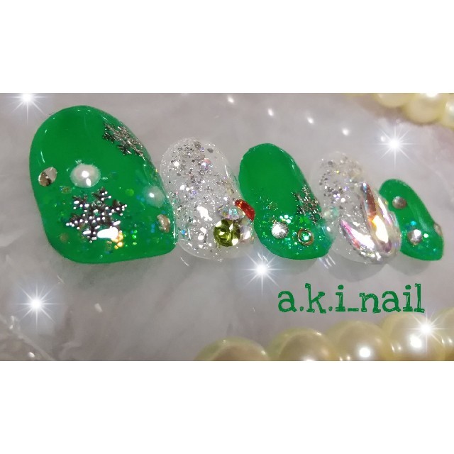 ジェルネイルチップ☆付け爪～雪の結晶×グリーン☆カラー変更可能 ハンドメイドのアクセサリー(ネイルチップ)の商品写真