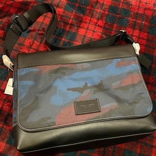 コーチ(COACH)のF37667 カモ柄　迷彩　メッセンジャー　斜め掛け　オンライン限定　未使用(メッセンジャーバッグ)